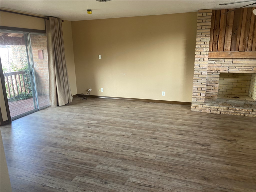 5335 East Riverview Street Robstown, TX 78380 - Photo 4 of 17 an empty room with wooden floor and windows