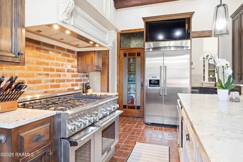 $1,100,000 | 100 Candlewood Drive, Lafayette, LA 70508
