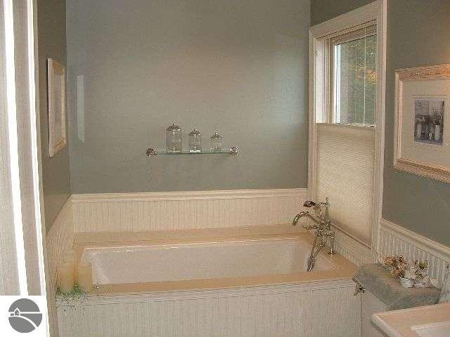 11547 Chimney Ridge Court Traverse City, MI 49686 - Photo 21 of 25 1731340-20.JPG