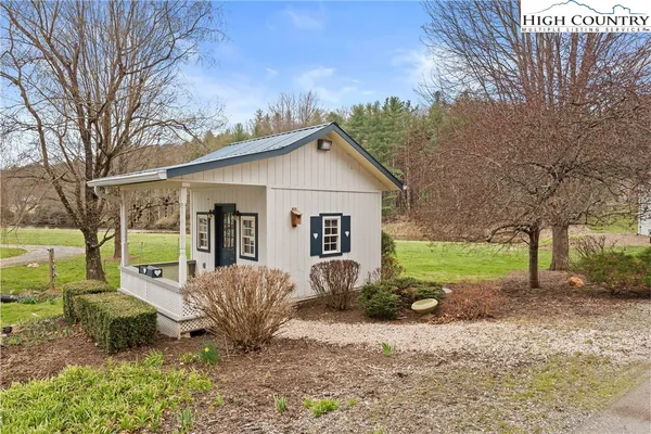 a view of a house with backyard and trees