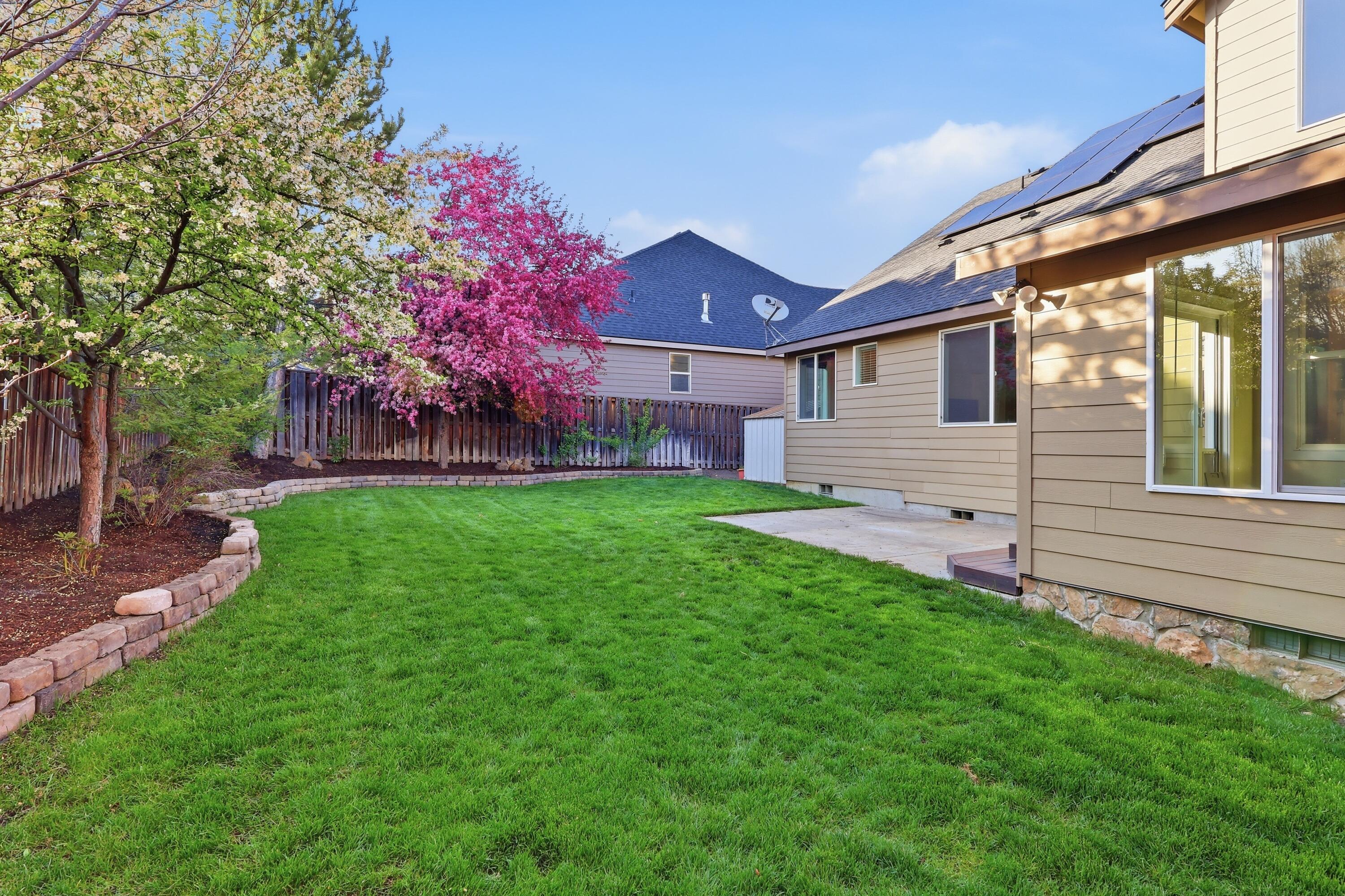 19530 Hollygrape Street Bend, OR 97702 - Photo 56 of 86