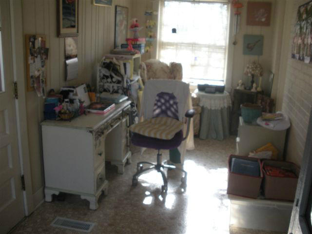 2501 Tillett Road Southwest Roanoke, VA 24015 - Photo 9 of 19 DSCN4388