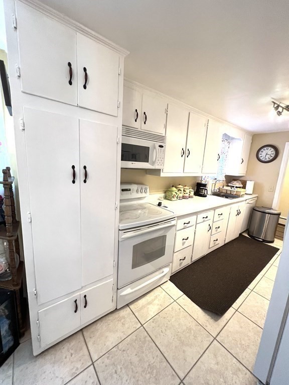 14 Rydal Street Worcester, MA 01602 - Photo 5 of 39