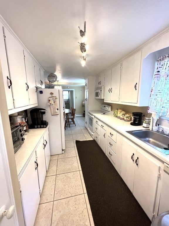 14 Rydal Street Worcester, MA 01602 - Photo 7 of 39