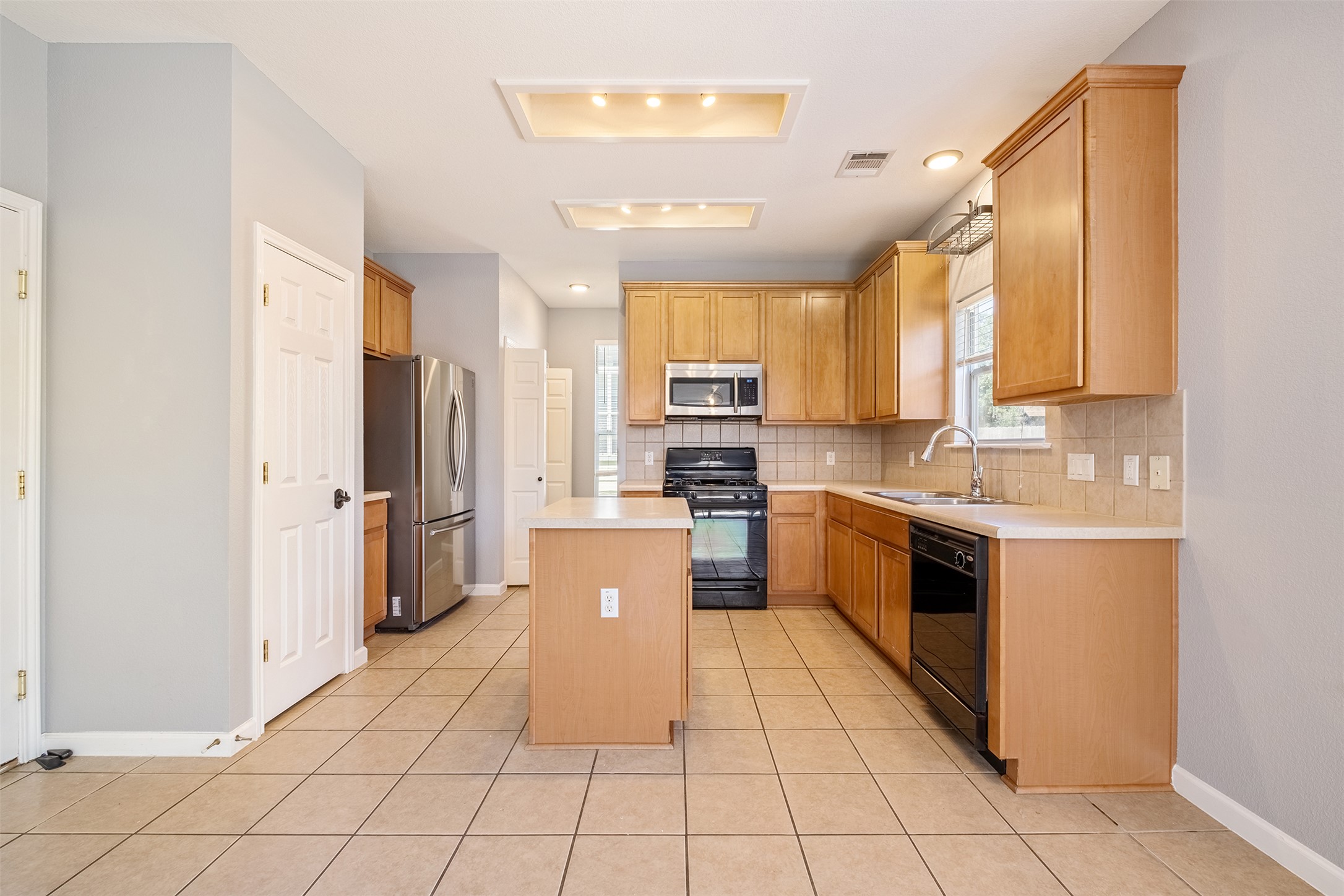 11100 Los Comancheros Road Austin, TX 78717 - Photo 7 of 25
