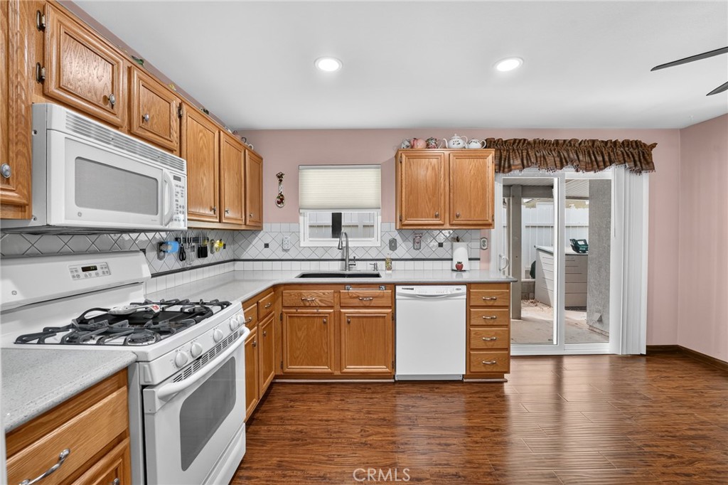 4994 Spring View Drive Banning, CA 92220 - Photo 18 of 46 Kitchen