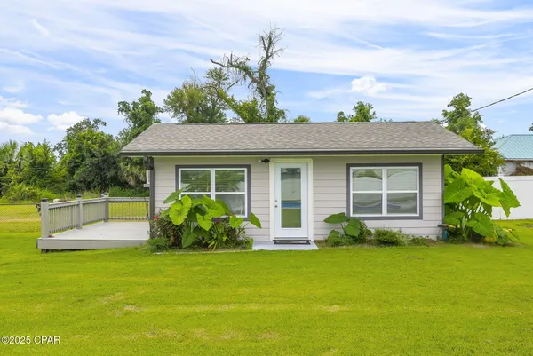 $675,000 | 7122 Bay Crest Road, Southport, FL 32409
