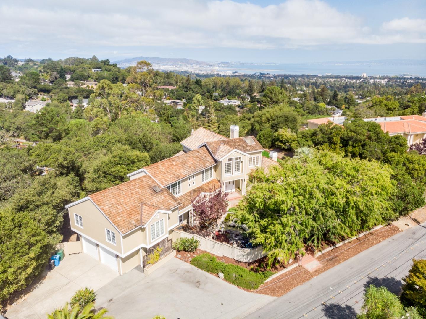 1360 Southdown Road Hillsborough, CA 94010 - Photo 3 of 12 Gallery Image 3