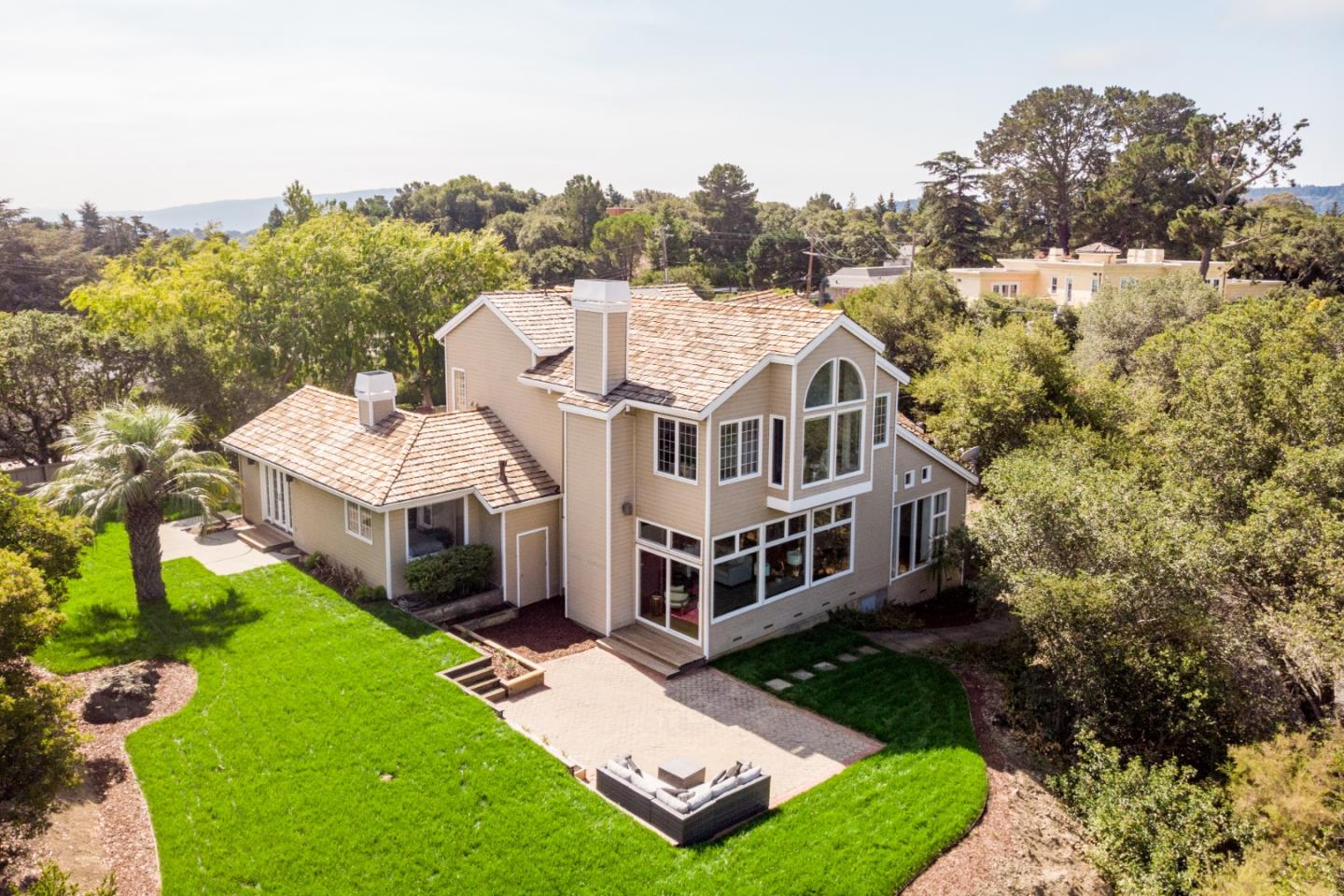 1360 Southdown Road Hillsborough, CA 94010 - Photo 4 of 12 Gallery Image 4