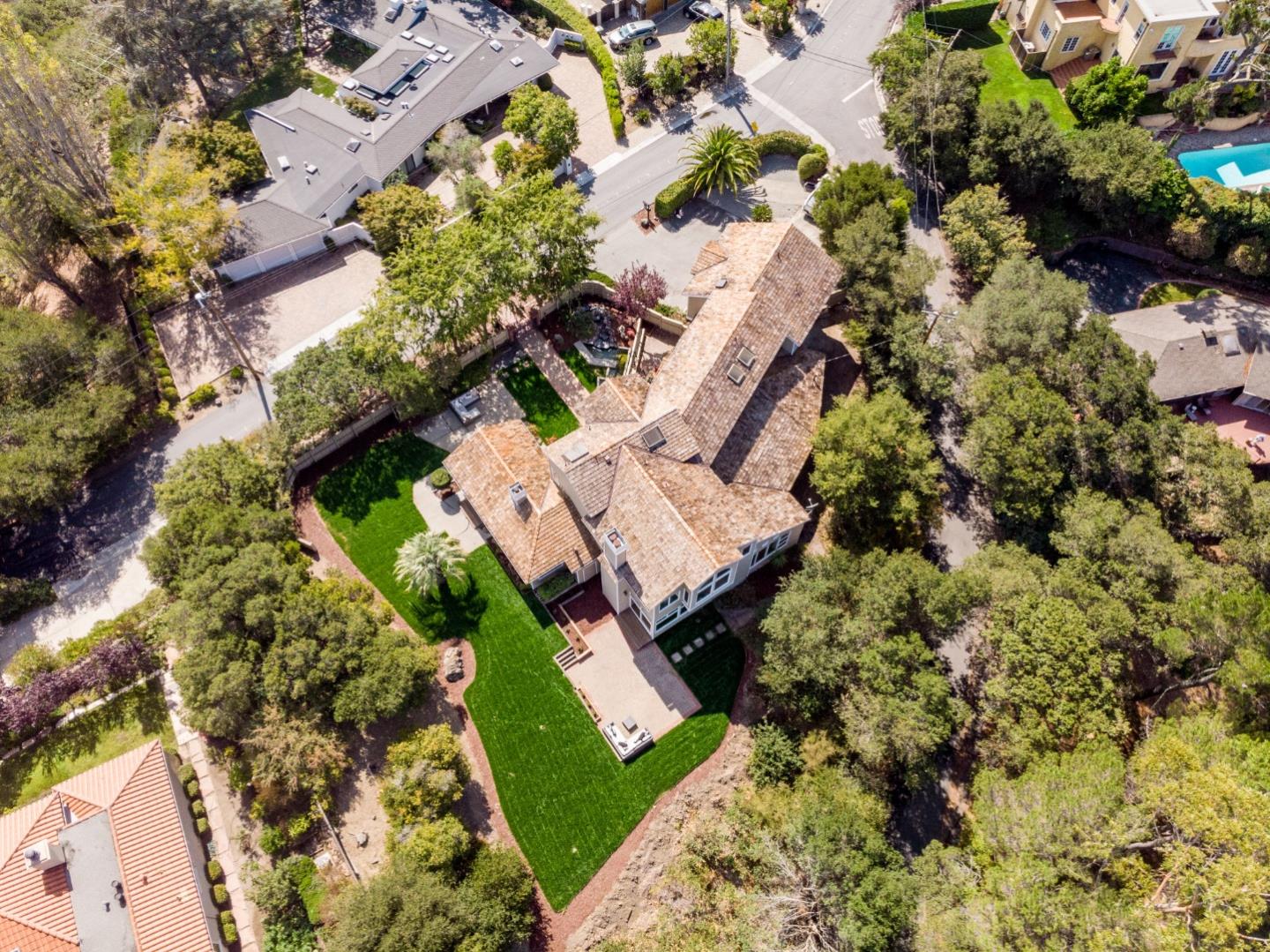 1360 Southdown Road Hillsborough, CA 94010 - Photo 6 of 12 Gallery Image 6