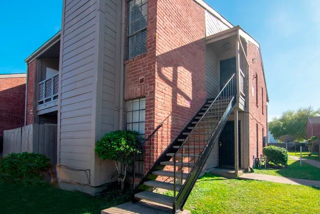 $995 | 12500 Sandpiper Drive, Unit 206, Houston, TX 77035