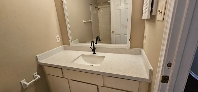 $995 | 12500 Sandpiper Drive, Unit 206, Houston, TX 77035