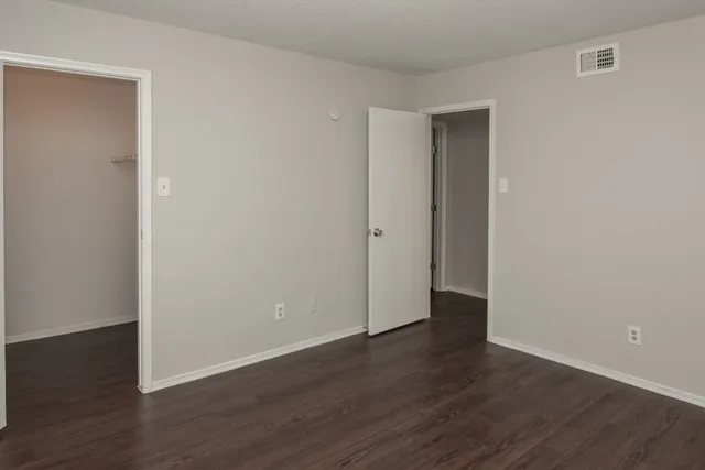 $995 | 12500 Sandpiper Drive, Unit 206, Houston, TX 77035