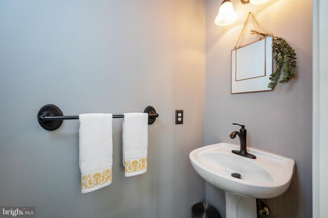 $1,000,000 | 5228 Brawner Place, Alexandria, VA 22304