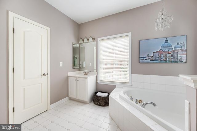 $1,000,000 | 5228 Brawner Place, Alexandria, VA 22304