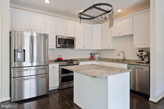 $1,000,000 | 5228 Brawner Place, Alexandria, VA 22304