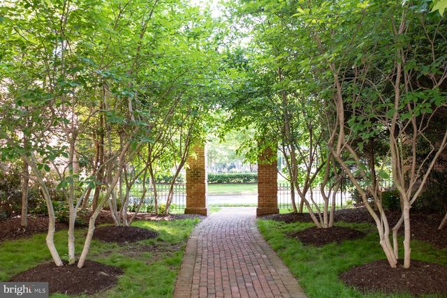 $1,000,000 | 5228 Brawner Place, Alexandria, VA 22304