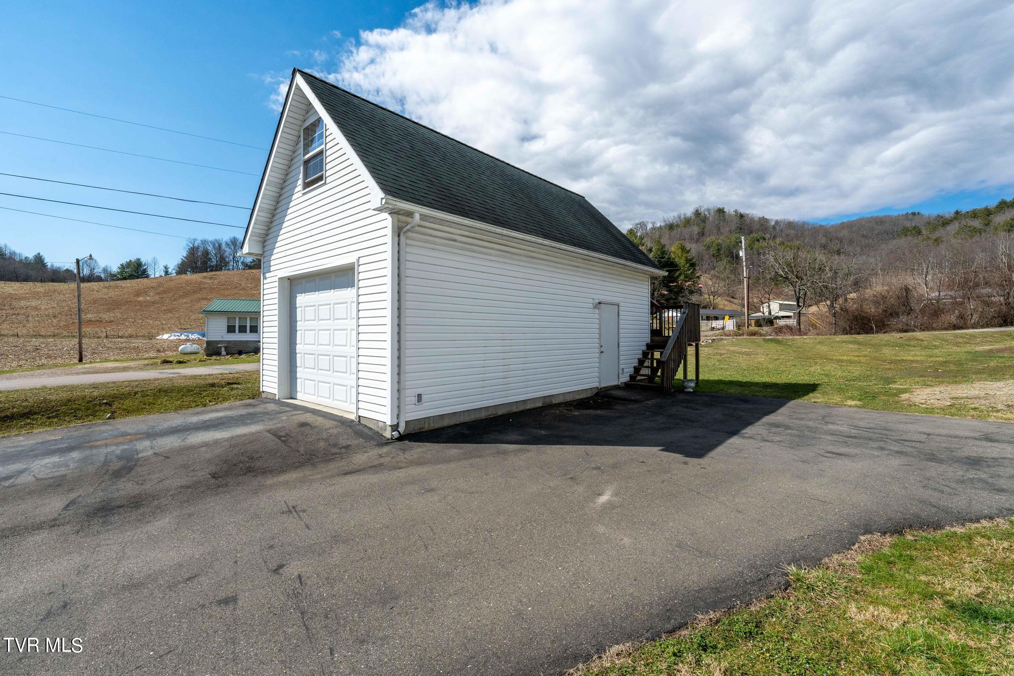 1895 Pine Orchard Road Butler, TN 37640 - Photo 13 of 51 1895 Pine Orchard Road (11 of 56)
