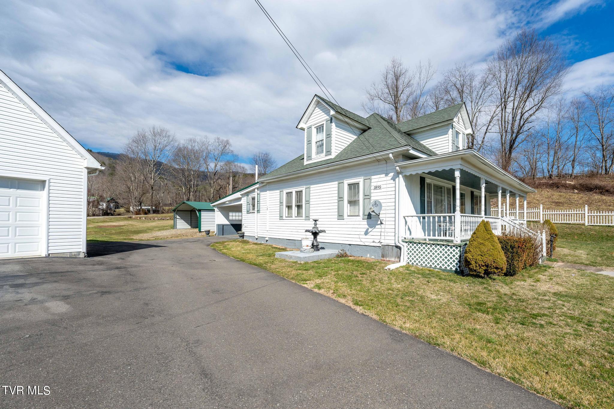 1895 Pine Orchard Road Butler, TN 37640 - Photo 14 of 51 1895 Pine Orchard Road (12 of 56)