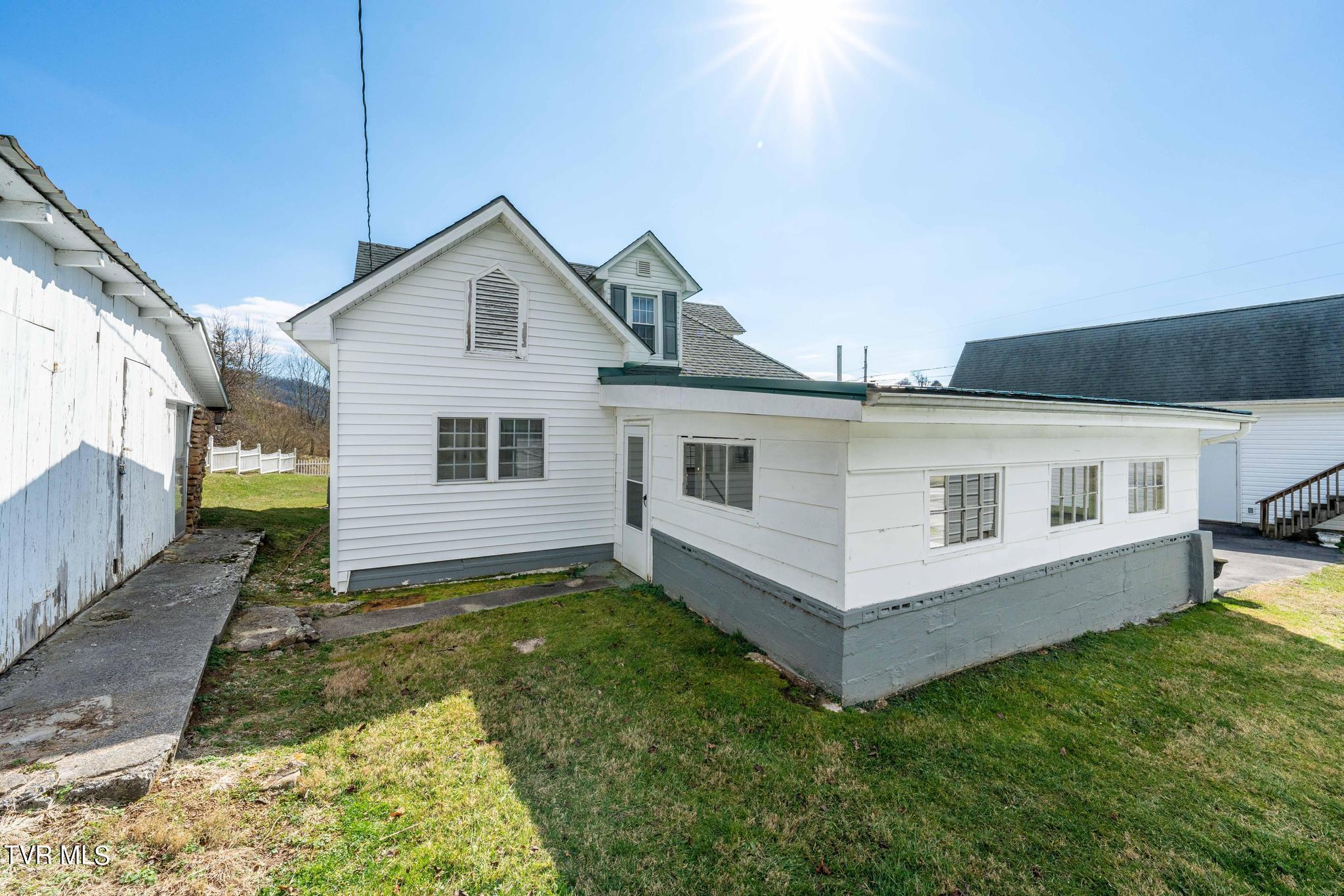 1895 Pine Orchard Road Butler, TN 37640 - Photo 17 of 51 1895 Pine Orchard Road (21 of 56)