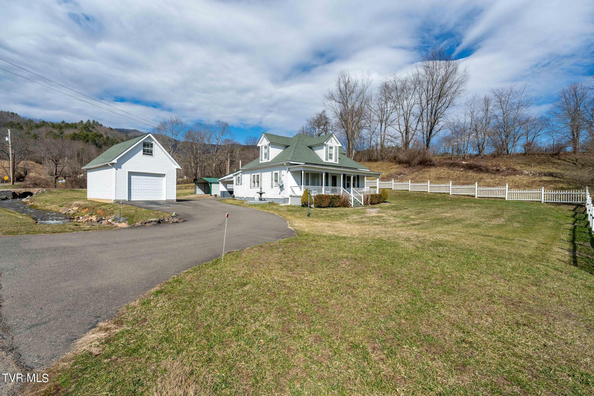 1895 Pine Orchard Road Butler, TN 37640 - Photo 3 of 51 1895 Pine Orchard Road (1 of 56)
