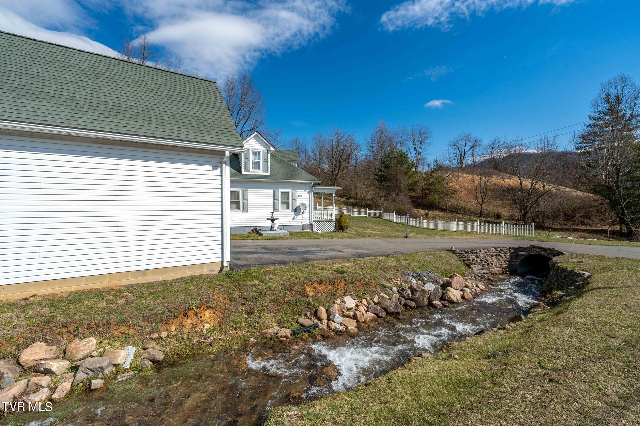 1895 Pine Orchard Road Butler, TN 37640 - Photo 5 of 51 1895 Pine Orchard Road (3 of 56)