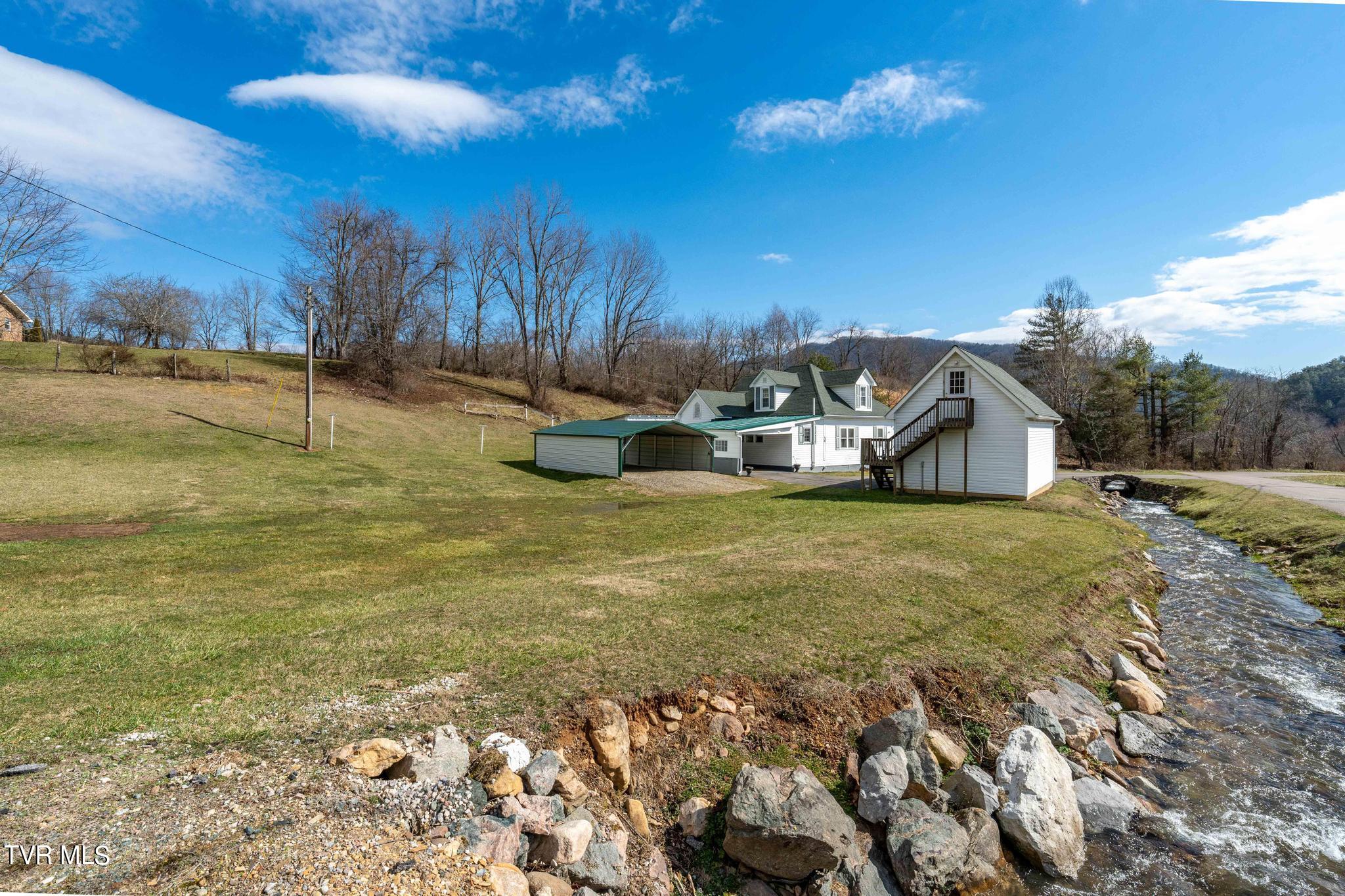 1895 Pine Orchard Road Butler, TN 37640 - Photo 7 of 51 1895 Pine Orchard Road (5 of 56)