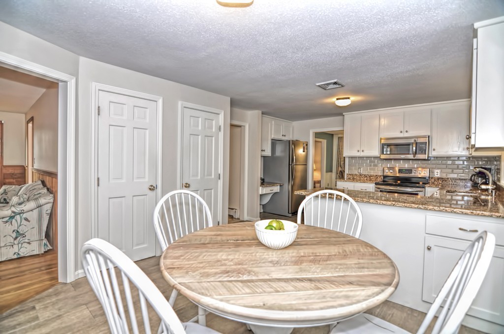 1 Laurel Path Norfolk, MA 02056 - Photo 10 of 26 Gallery Image 10