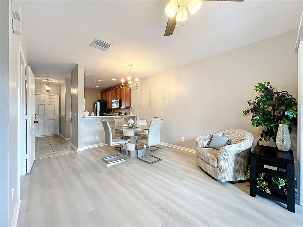 3309 Wilshire Way Road, Unit 3 Orlando, FL 32829 - Photo 12 of 43 a living room with furniture and a potted plant
