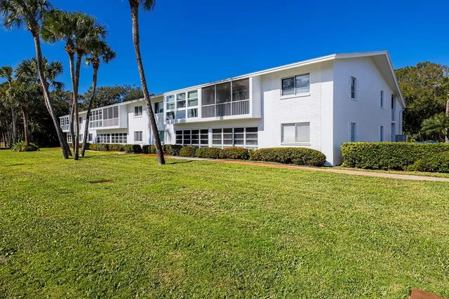 $2,000 | 600 Royal Palm Boulevard, Unit 6A, Vero Beach, FL 32960
