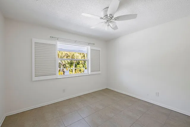 $2,000 | 600 Royal Palm Boulevard, Unit 6A, Vero Beach, FL 32960