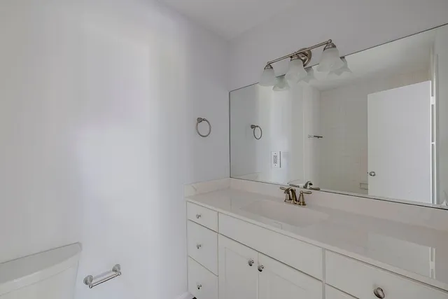 $2,000 | 600 Royal Palm Boulevard, Unit 6A, Vero Beach, FL 32960