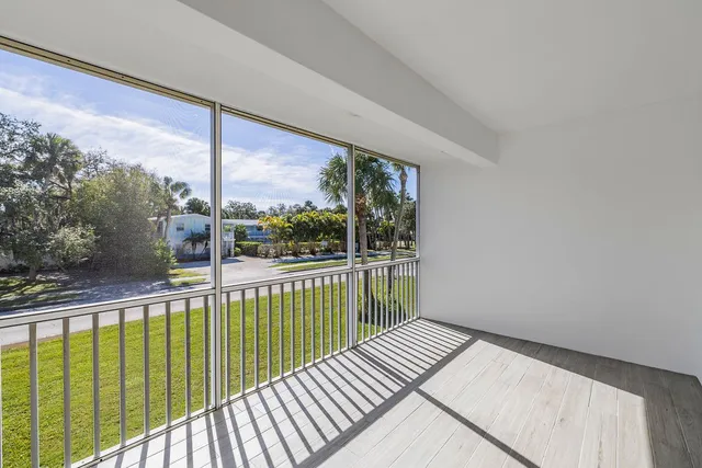 $2,000 | 600 Royal Palm Boulevard, Unit 6A, Vero Beach, FL 32960
