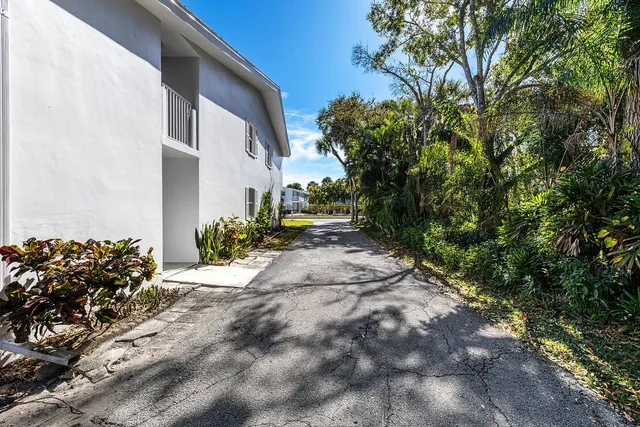 $2,000 | 600 Royal Palm Boulevard, Unit 6A, Vero Beach, FL 32960