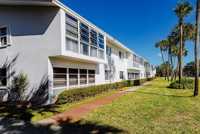 $2,000 | 600 Royal Palm Boulevard, Unit 6A, Vero Beach, FL 32960