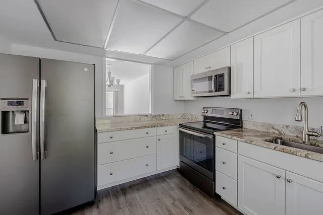 $2,000 | 600 Royal Palm Boulevard, Unit 6A, Vero Beach, FL 32960