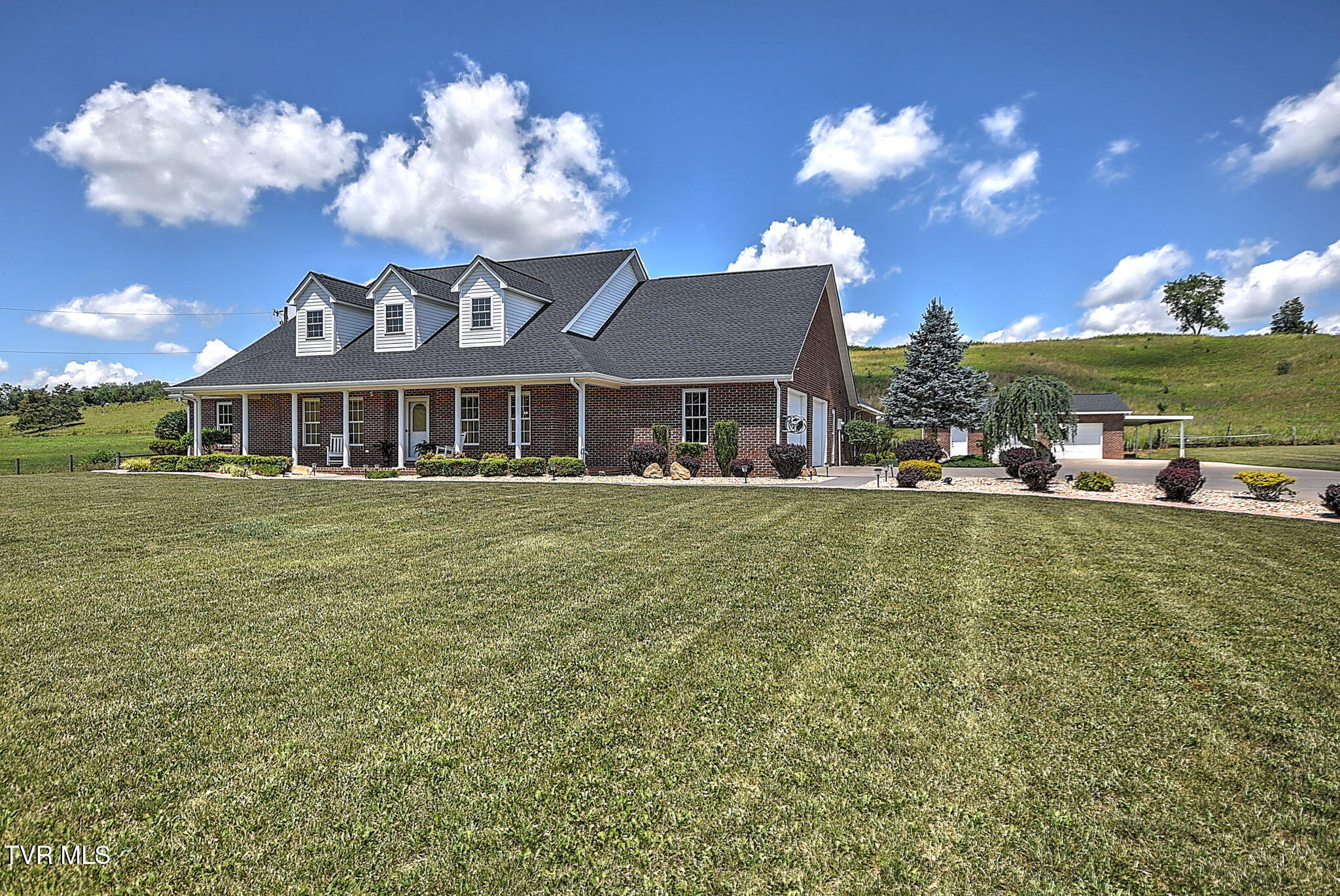 18137 Old Jonesboro Road Bristol, VA 24202 - Photo 4 of 90 2-web-or-mls-18137 Old Joboro GUnit-2