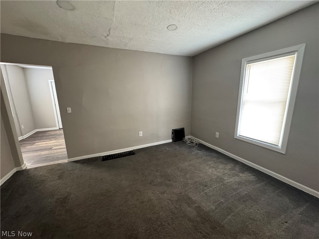 392 Bailey Court Akron, OH 44310 - Photo 3 of 12