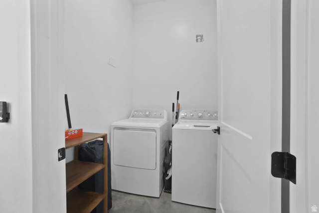 4346 Canterbury Road Hurricane, UT 84737 - Photo 13 of 37 Laundry area with independent washer and dryer and concrete floors