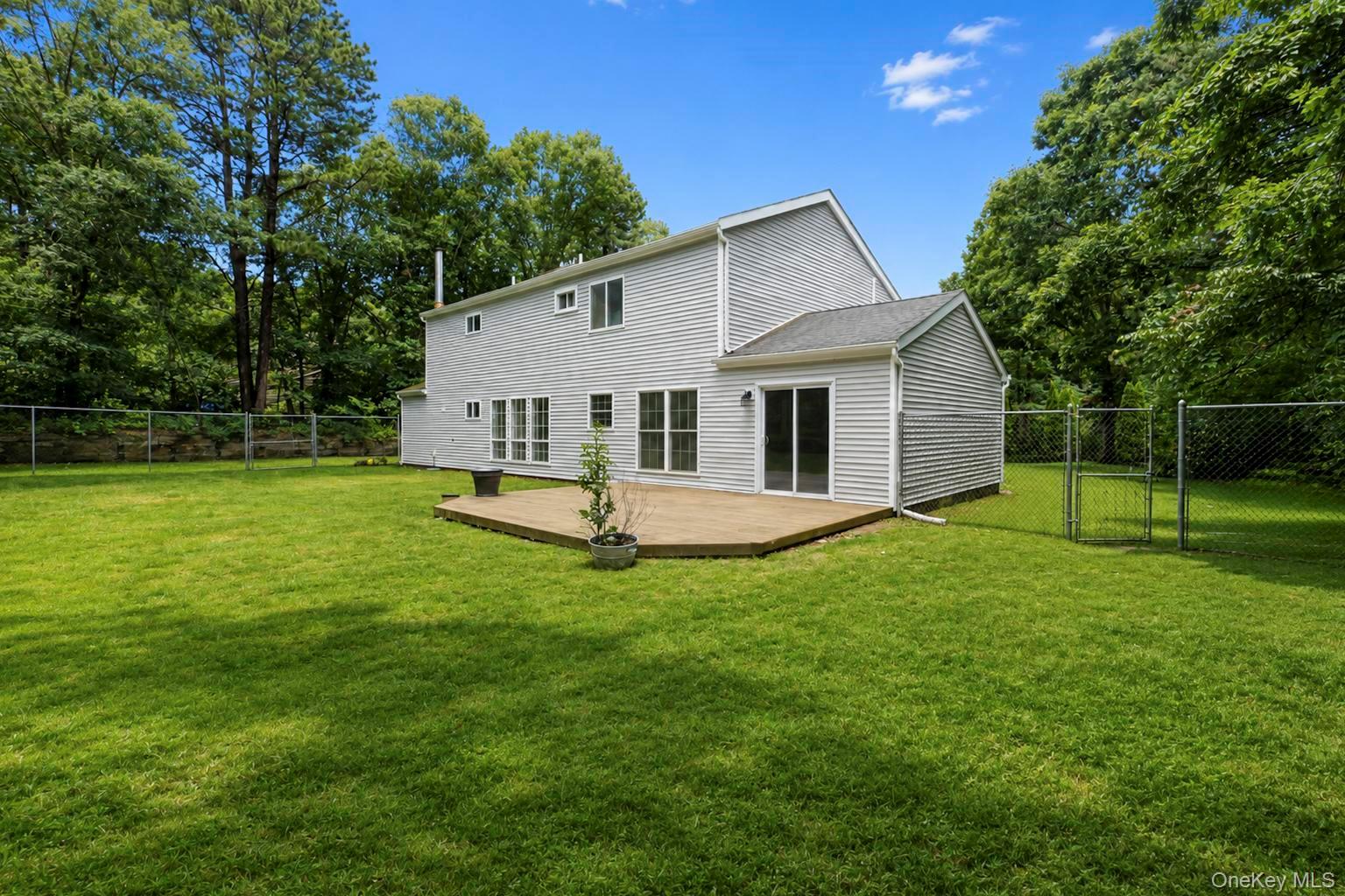 11 Bates Lane Ridge, NY 11961 - Photo 34 of 38 Gallery Image 34