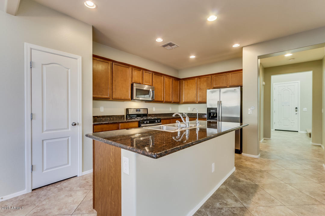 2125 South Martingale Road Gilbert, AZ 85295 - Photo 4 of 41 Martingale-07