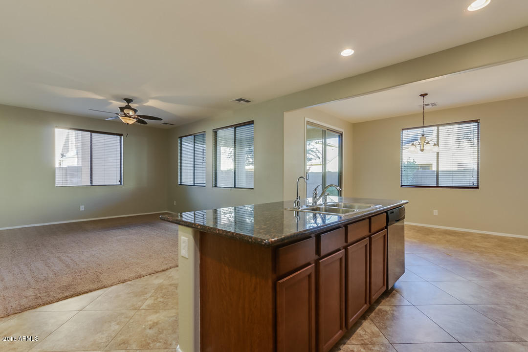 2125 South Martingale Road Gilbert, AZ 85295 - Photo 5 of 41 Martingale-09