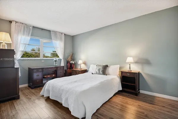 $1,700 | Beverly Hills, Hollywood, FL 33021