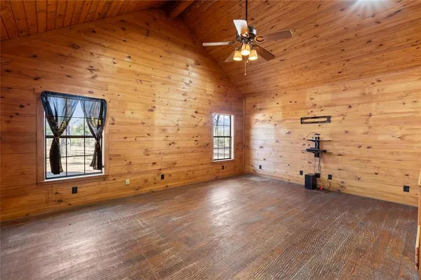 a view of a livingroom with an empty space