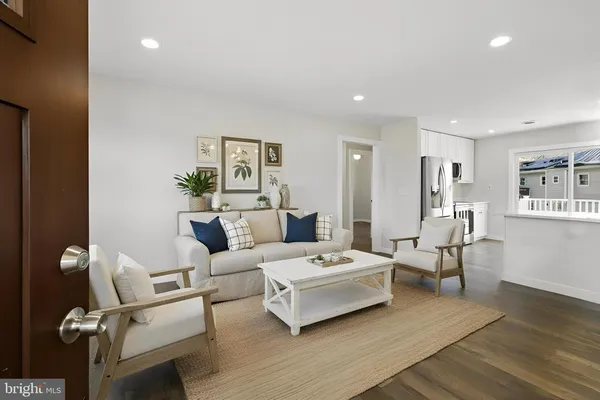 a view of livingroom with hardwood