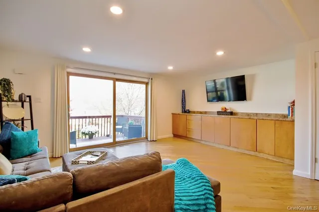 $475,000 | 902 Williamsburg Drive, Mahopac, NY 10541