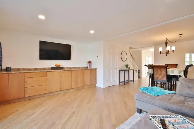 $475,000 | 902 Williamsburg Drive, Mahopac, NY 10541