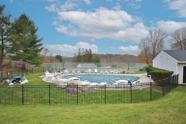 $475,000 | 902 Williamsburg Drive, Mahopac, NY 10541