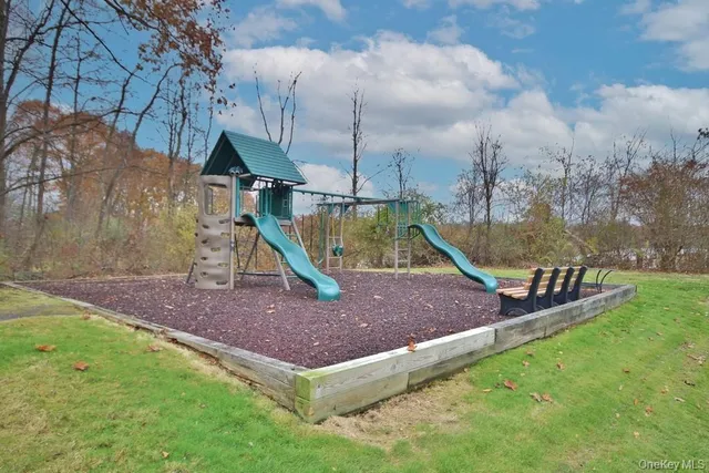 $475,000 | 902 Williamsburg Drive, Mahopac, NY 10541