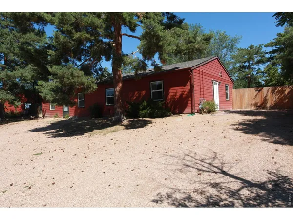 a view of a backyard of the house